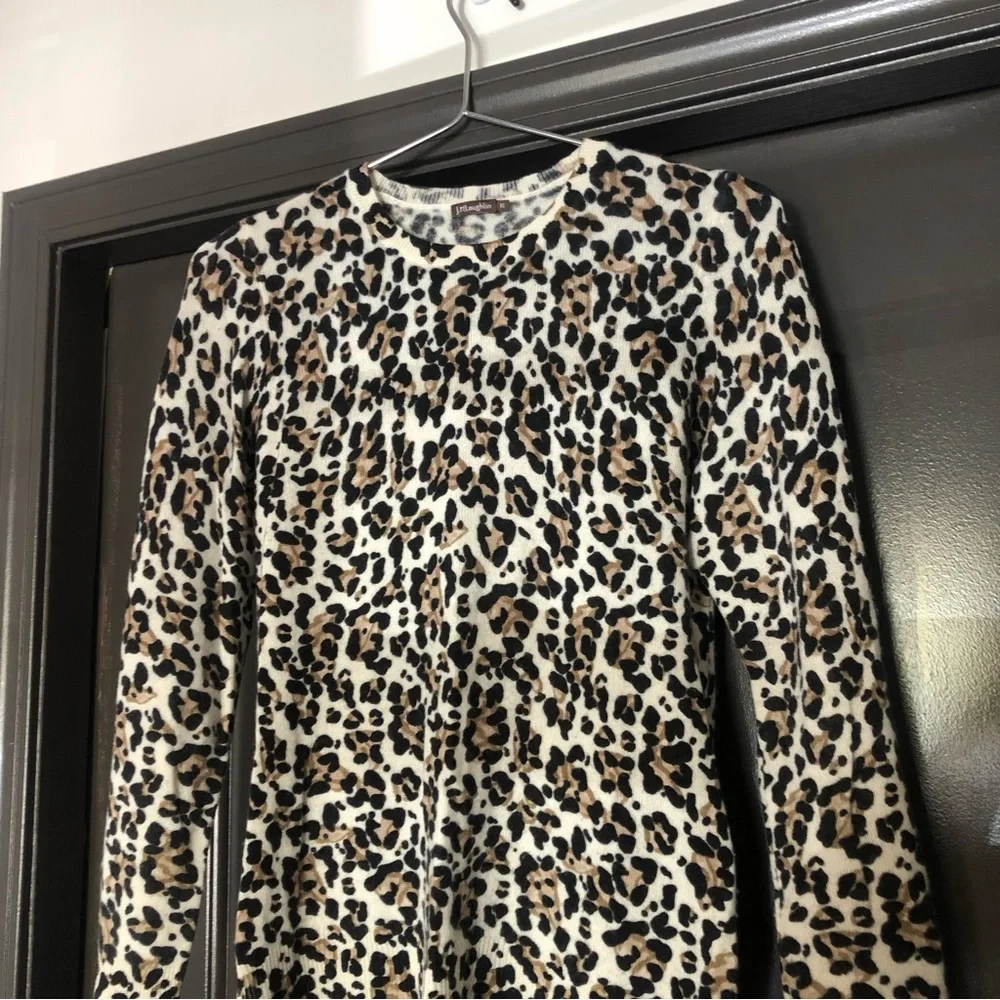 J. McLaughlin cheetah/leopard lightweight cashmere long sleeve crewneck sweater - Picture 5 of 8
